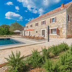Four-Bedroom Holiday Home In Citluk
