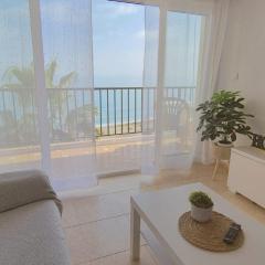 Apartamento con piscina en la primera línea de playa de Fuengirola