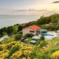 Two-Bedroom Holiday Home In Omis