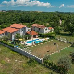 Three-Bedroom Holiday Home In Buje