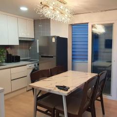 Hyuns 102 - Seoul station 5 min by walk