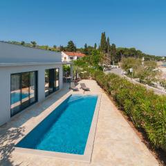 2 Bedroom Nice Home In Sutivan