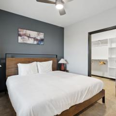 CozySuites Mass with parking lounge & roof deck #33