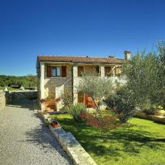 Cozy Apartment In Rakalj With Wifi