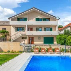 Three-Bedroom Holiday Home In Imotski