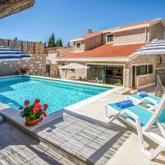 Awesome Home In Klek With Wifi