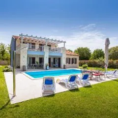 3 Bedroom Beautiful Home In Sosici