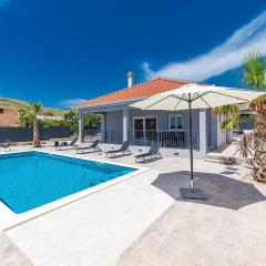 Lovely Home In Trogir With Kitchen