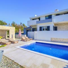 3 Bedroom Nice Home In Risika