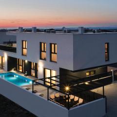 Beautiful Home In Pula With Kitchen