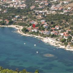 Two-Bedroom Apartment In Grebastica