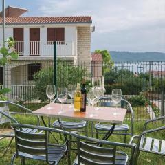 Gorgeous Apartment In Okrug Gornji