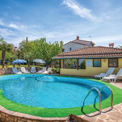 1 Bedroom Cozy Apartment In Porec