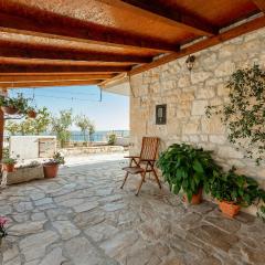 Cozy Home In Seget Donji