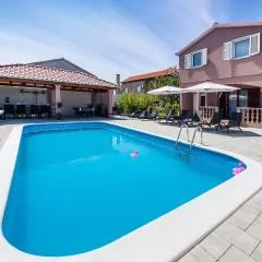 Pet Friendly Home In Zaton