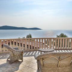 Beach Front Home In Sevid With Wifi