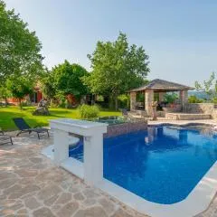 Three-Bedroom Holiday Home In Grubine