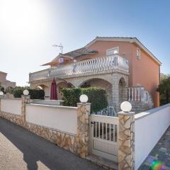 1 Bedroom Cozy Apartment In Vir