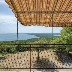 Stunning Apartment In Koromacno