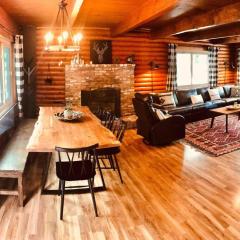 Happy Cabin Near Snow and Lake with Hot Tub, Dogs OK