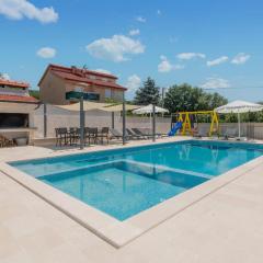 4 Bedroom Stunning Home In Imotski