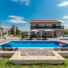 4 Bedroom Lovely Home In Donje Rastane