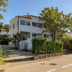 Lovely Apartment In Njivice With Wifi