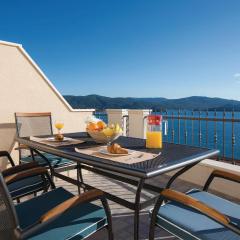 One-Bedroom Apartment In Komarna