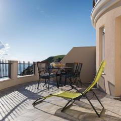 One-Bedroom Apartment In Komarna