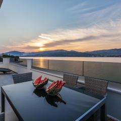 Nine-Bedroom Holiday Home In Arbanija