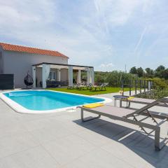 Awesome Home In Sutivan