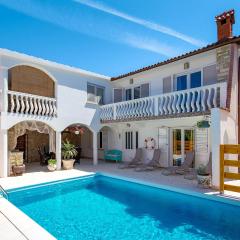 6 Bedroom Beautiful Home In Povljana