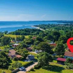 Gorgeous Home In Peroj With Wifi