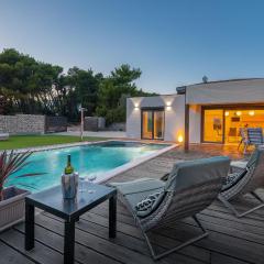 Nice Home In Medulin With Jacuzzi