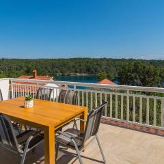 Gorgeous Apartment In Vrboska