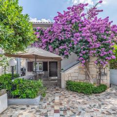 2 Bedroom Cozy Apartment In Premantura