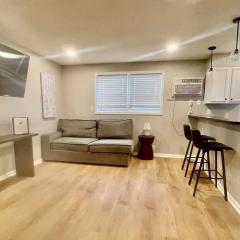 Joslyn 12-Newly remodeled 1 BDRM