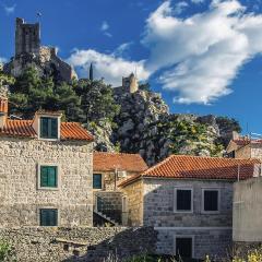 Amazing Home In Omis With Wifi