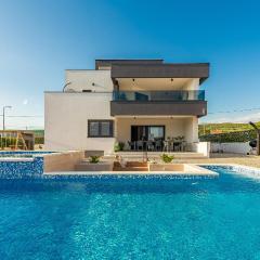 Stunning Home In Posedarje