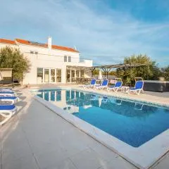 Lovely Home In Radosinovci With Wifi