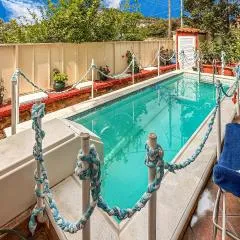 3 Bedroom Cozy Home In Koropi