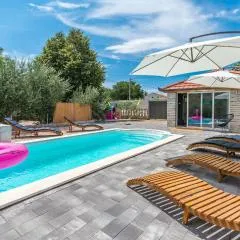 Lovely Apartment In Polaca With Wifi