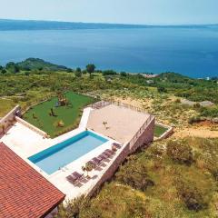 Eight-Bedroom Holiday Home In Podstrana