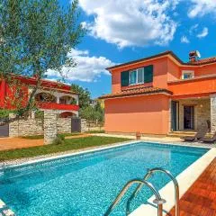 4 Bedroom Awesome Home In Umag