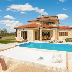 3 Bedroom Cozy Home In Kljuc