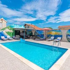 Five-Bedroom Holiday Home In Cista Velika