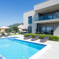 Amazing Home In Kastel Kambelovac