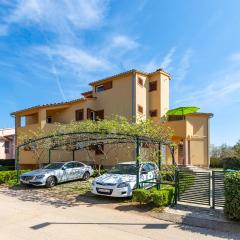 Beautiful Apartment In Valbandon