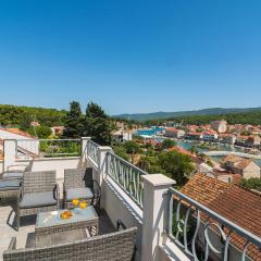 Gorgeous Apartment In Vrboska
