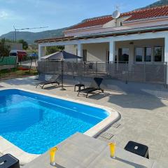 Three-Bedroom Holiday Home In Kastel Stari